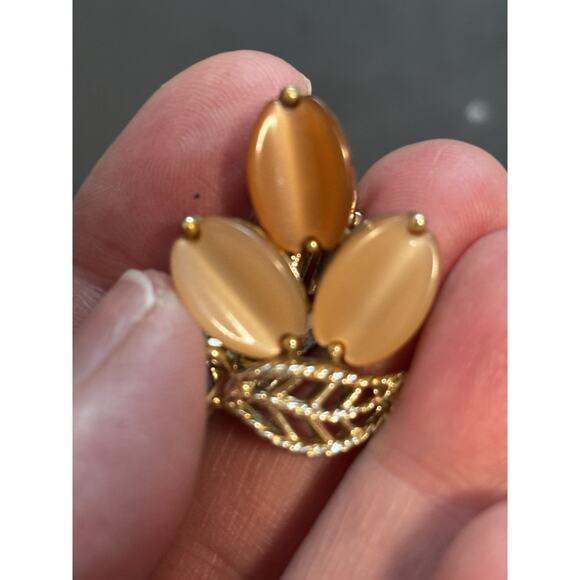 Lisner Vintage Thermoset Enamel Leaf Earrings Gold Tone Clip On - Picture 2 of 7